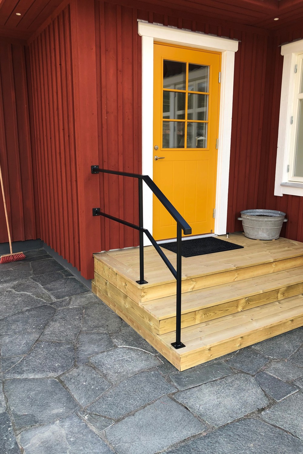 Gul ytterdörr Ullvi i serie Tidlös från Leksandsdörren
